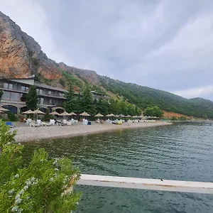 Hotel Kukesi, Lini